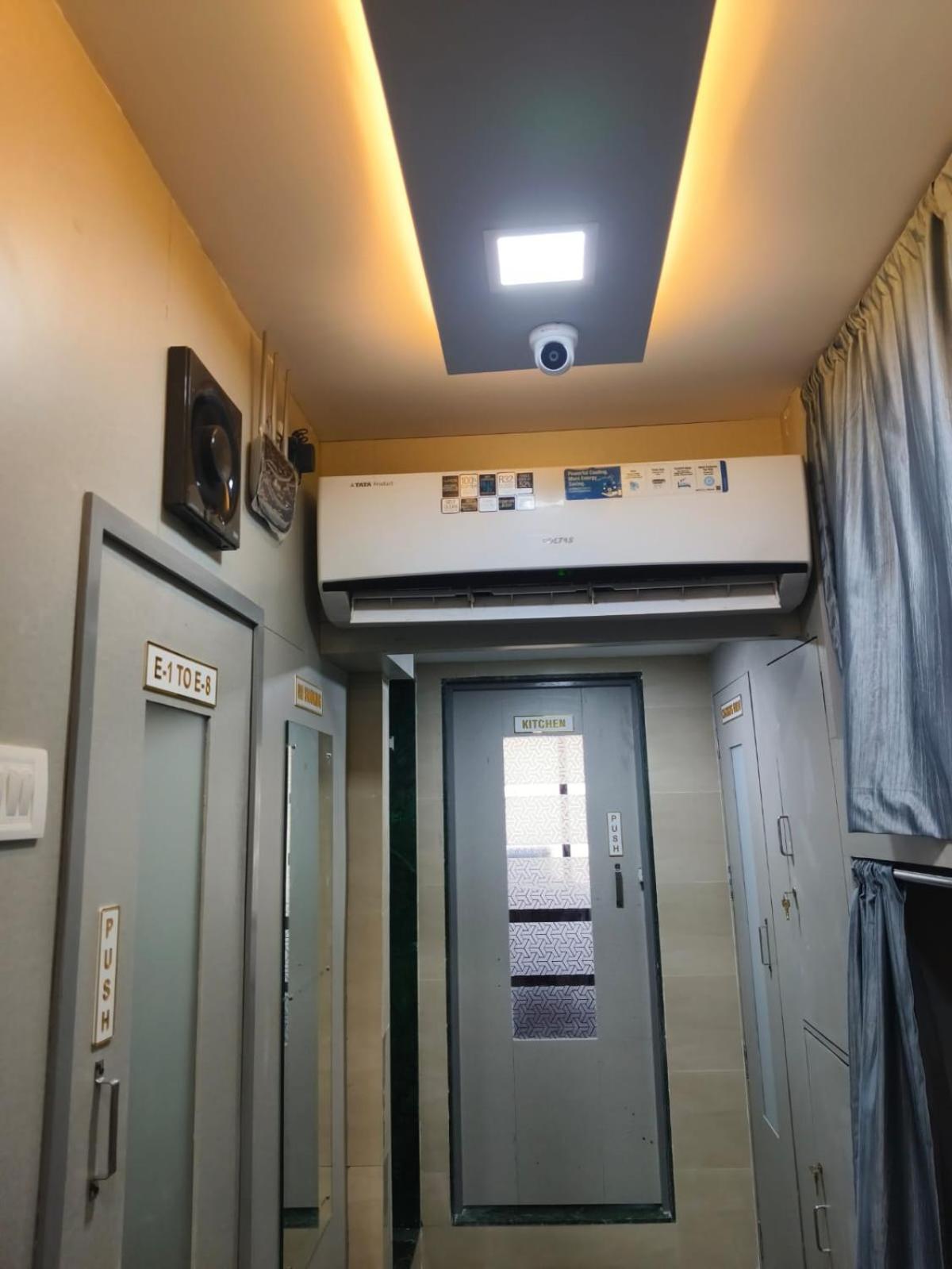 Rest Inn Hostel Dormitory Bombay Exterior foto